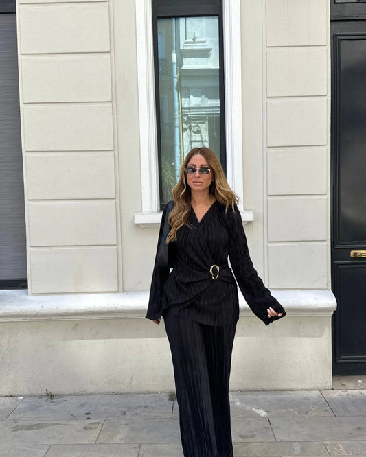 طقم بلوزة مع بنطلون اسود