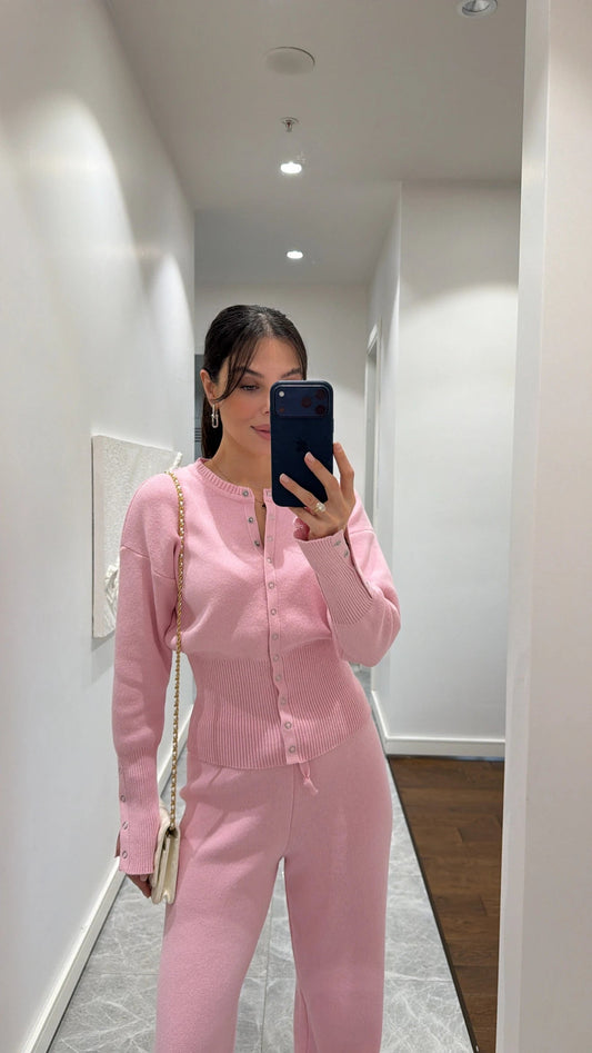 طقم عملي زهري بأزرار