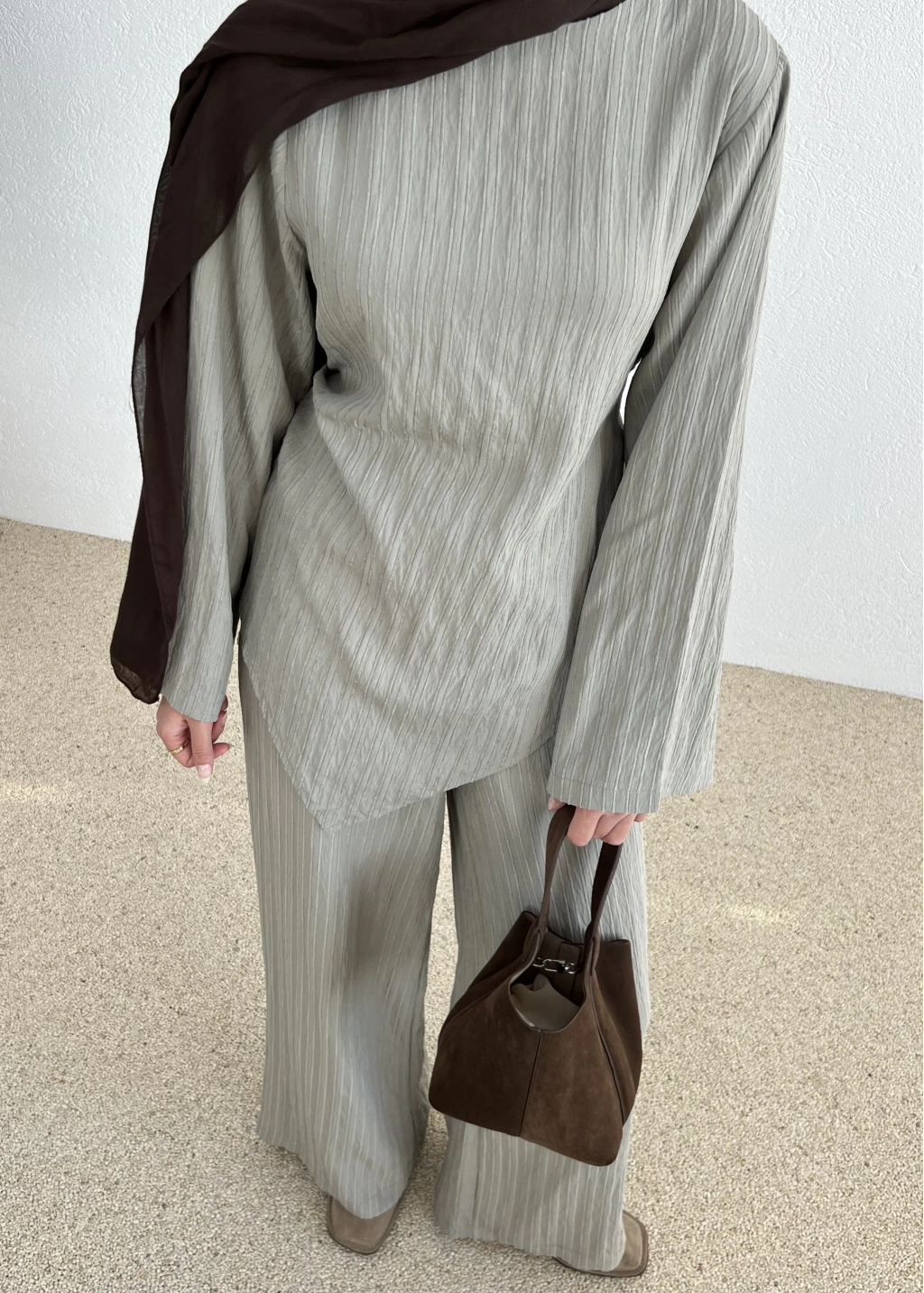 طقم اخضر بلوزة ربط مع بنطلون