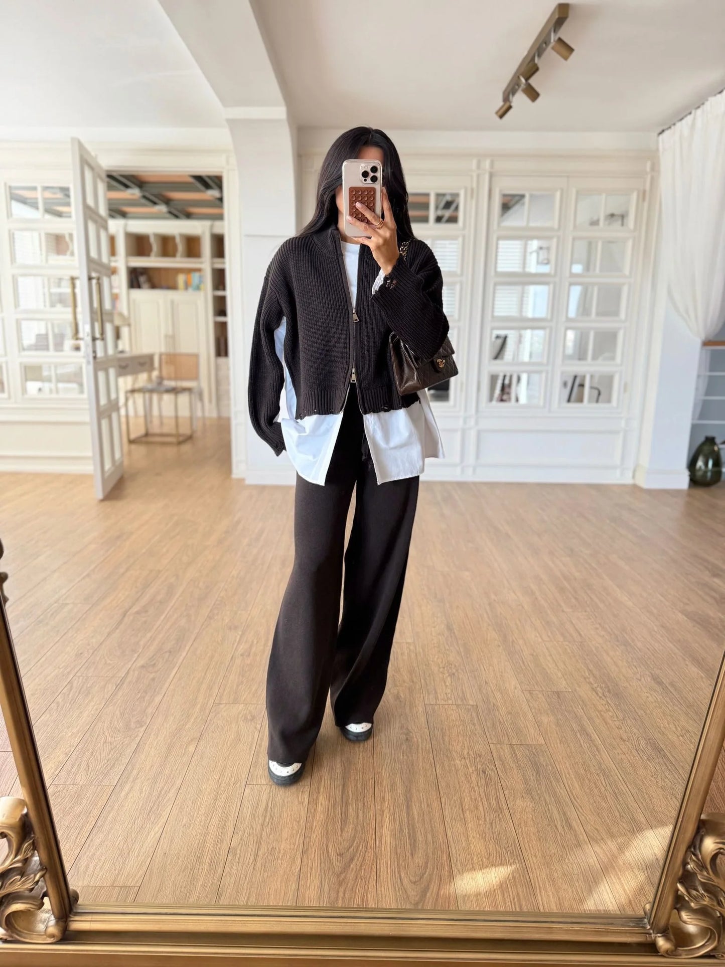 طقم بني بسحاب