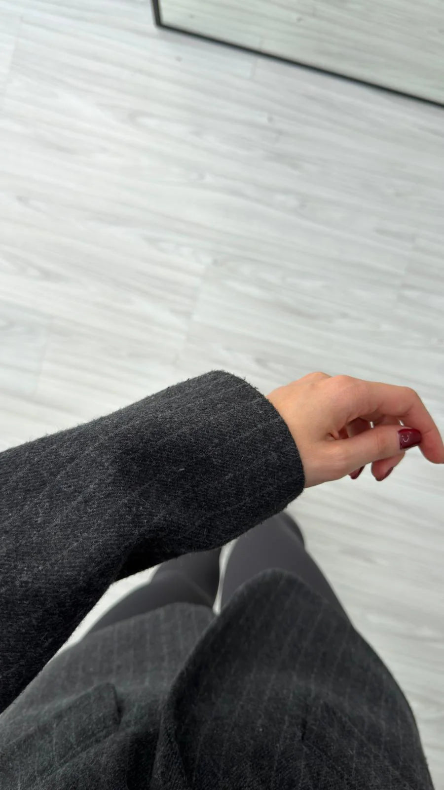 جكيت اسود مخطط بحزام