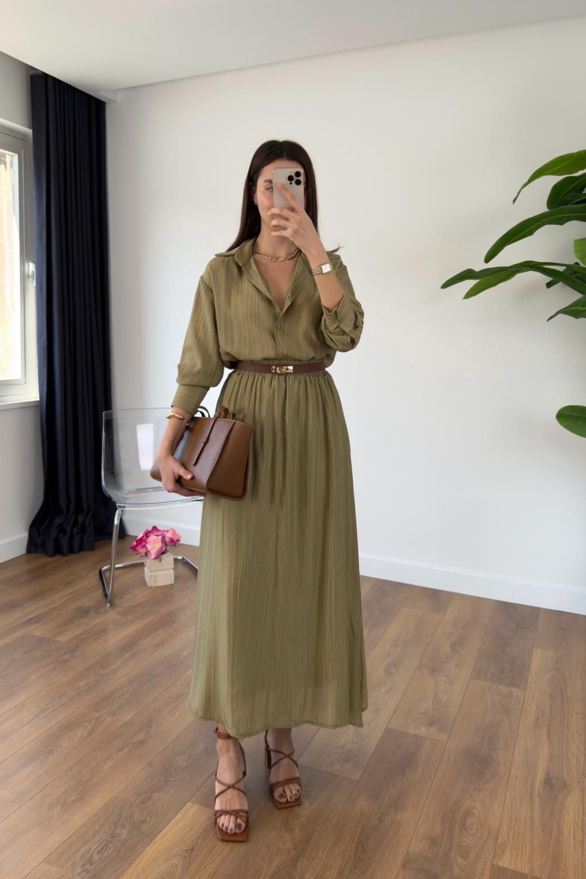 طقم تنورة مع قميص زيتي