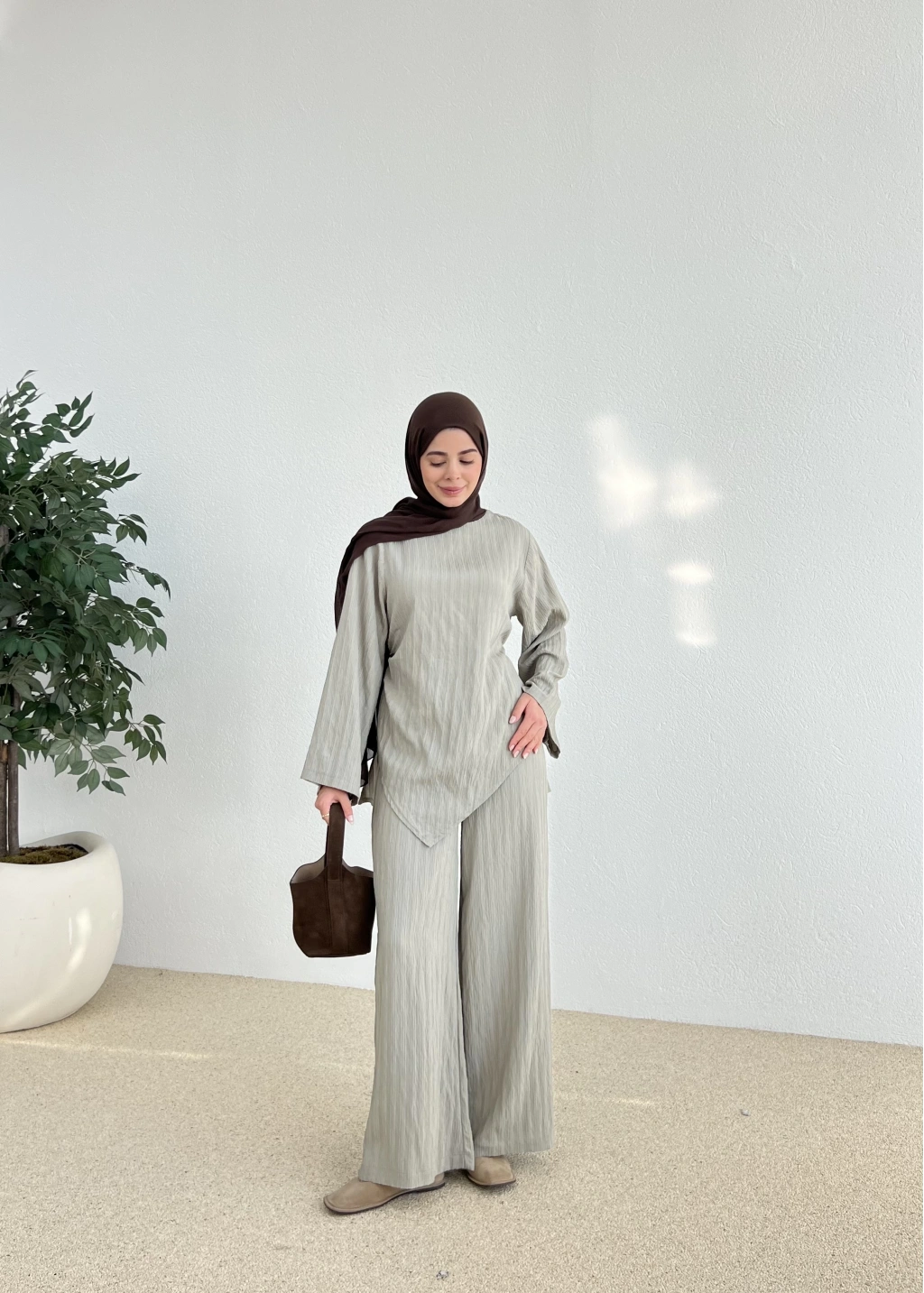 طقم اخضر بلوزة ربط مع بنطلون