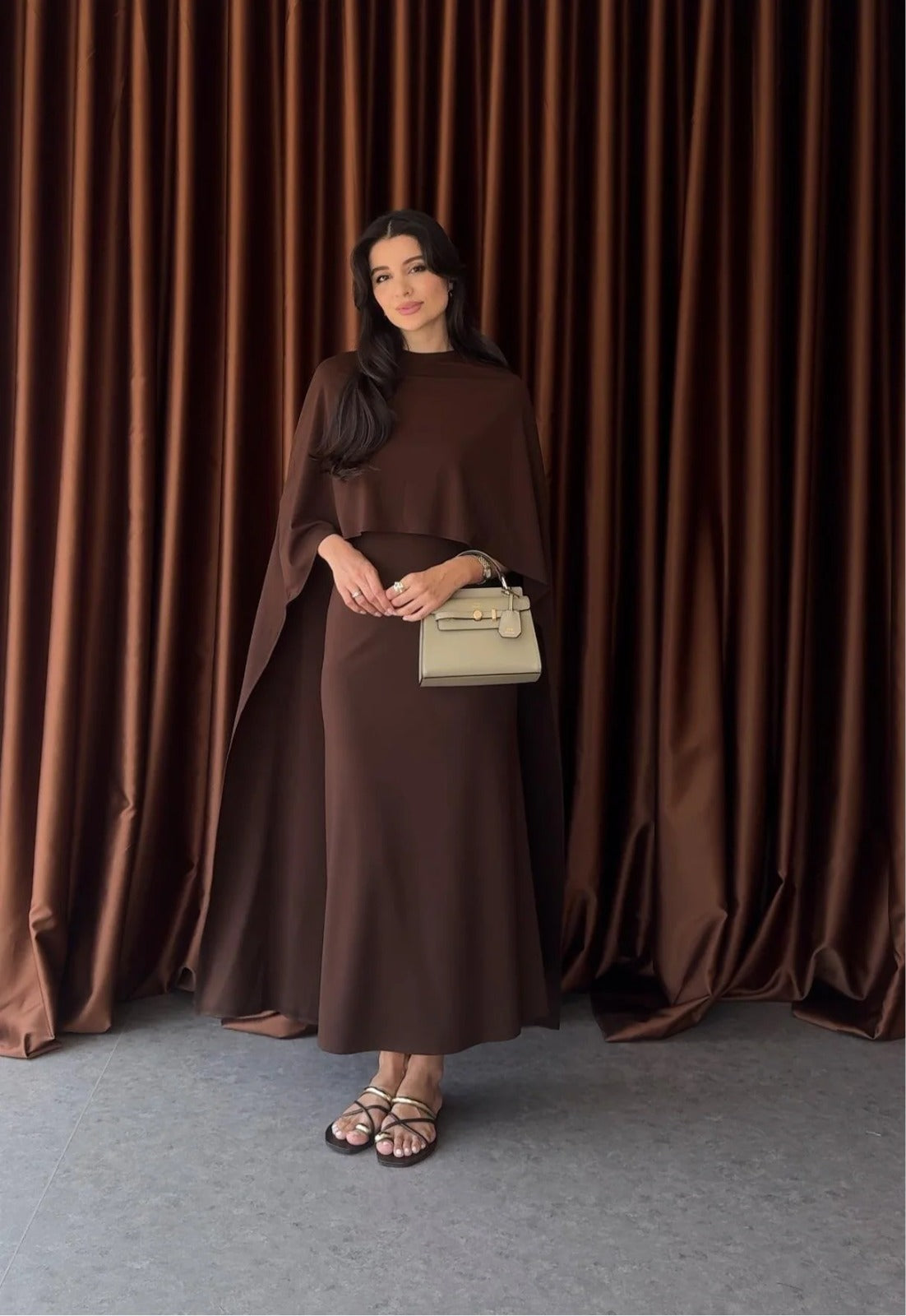 طقم فستان مع باتشو بني