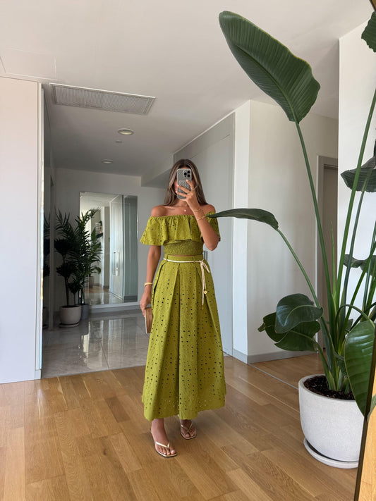 طقم بلوزة مع تنورة مخرم اخضر