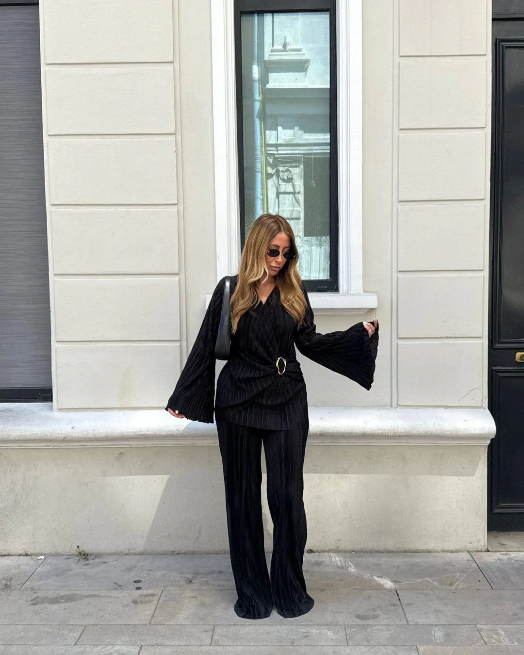 طقم بلوزة مع بنطلون اسود