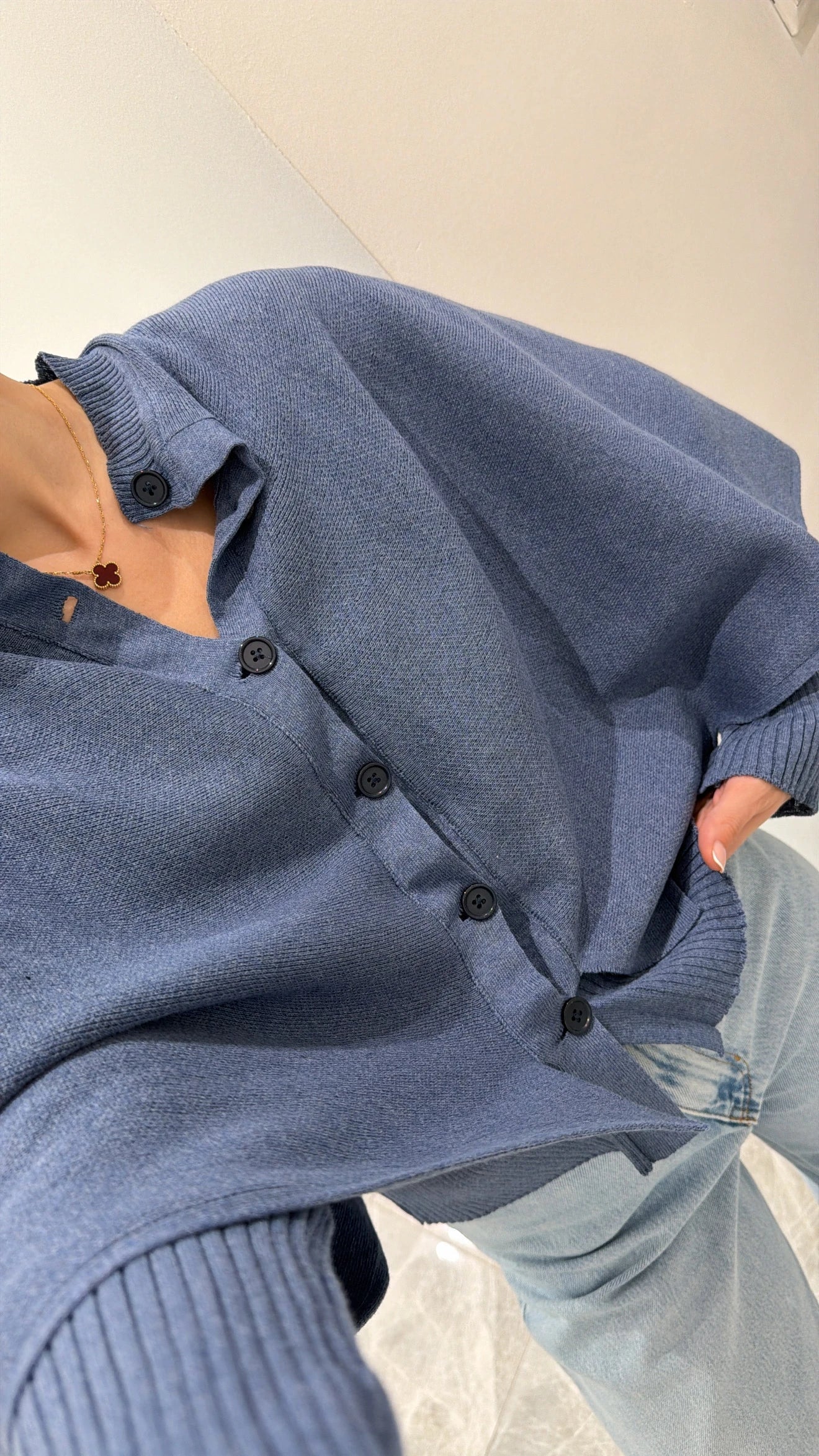 جرزة ازرق غامق بأزرار