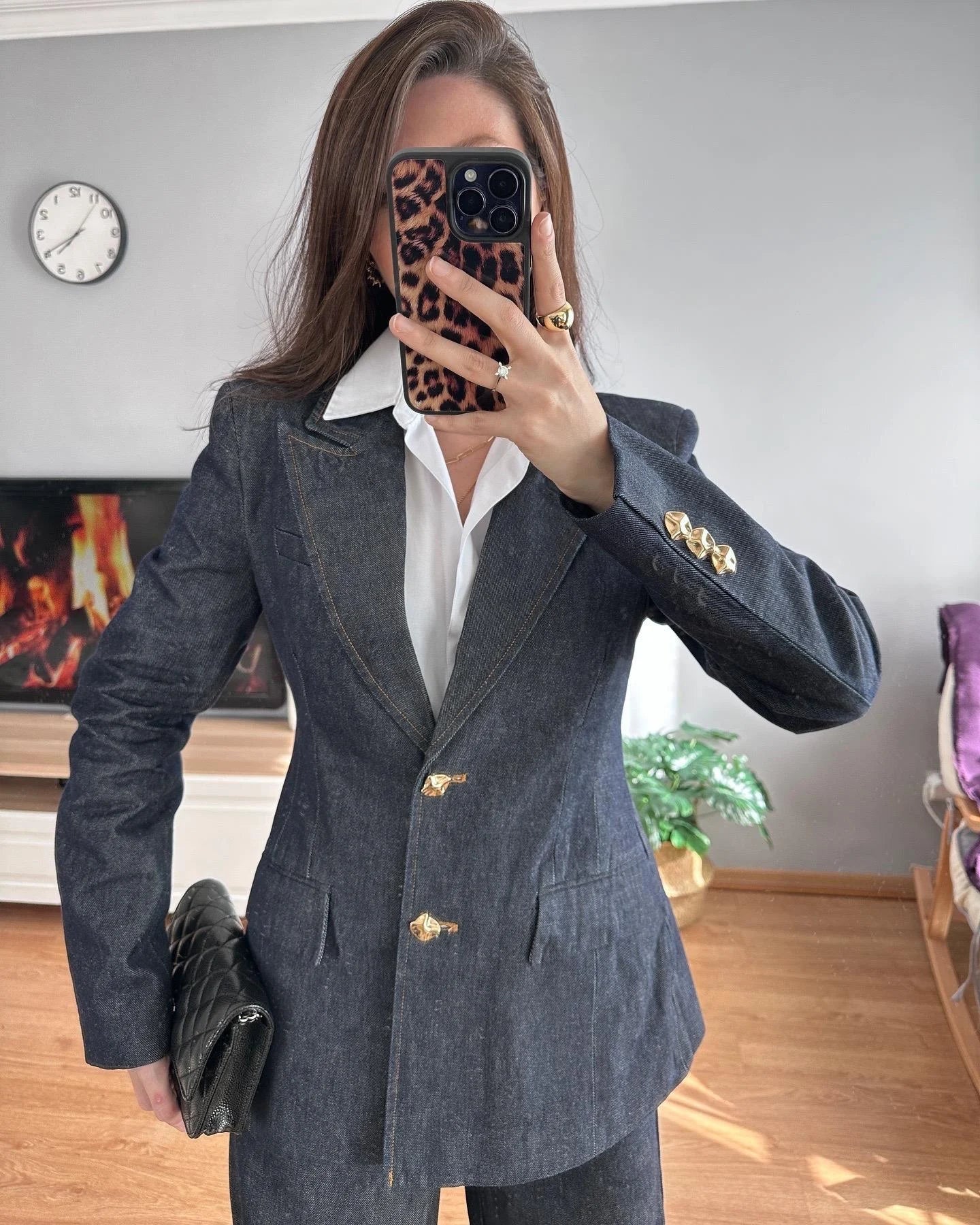 طقم بليزر مع بنطلون جينز