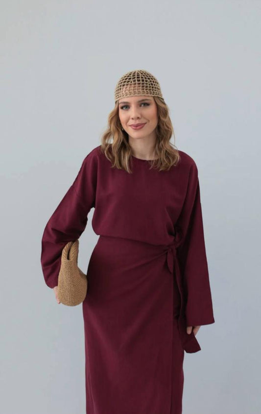 طقم بلوزة مع تنورة ربط خمري