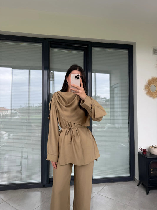 طقم بني فاتح