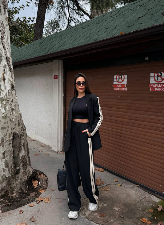 طقم اسود بليزر مخطط مع بنطلون