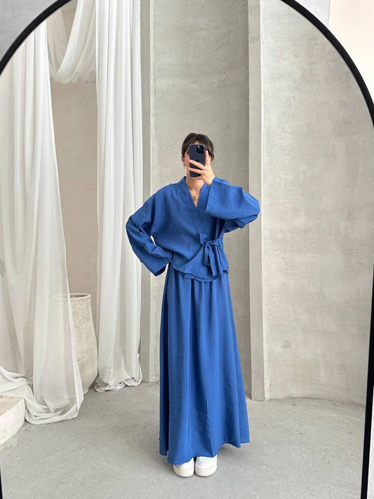 طقم تنورة مع قميص ازرق