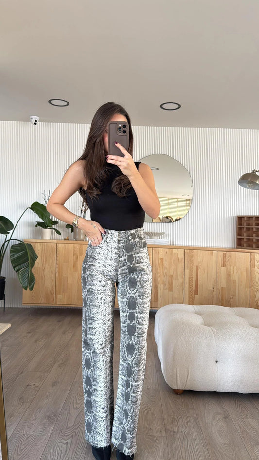 بنطلون اسود و ابيض